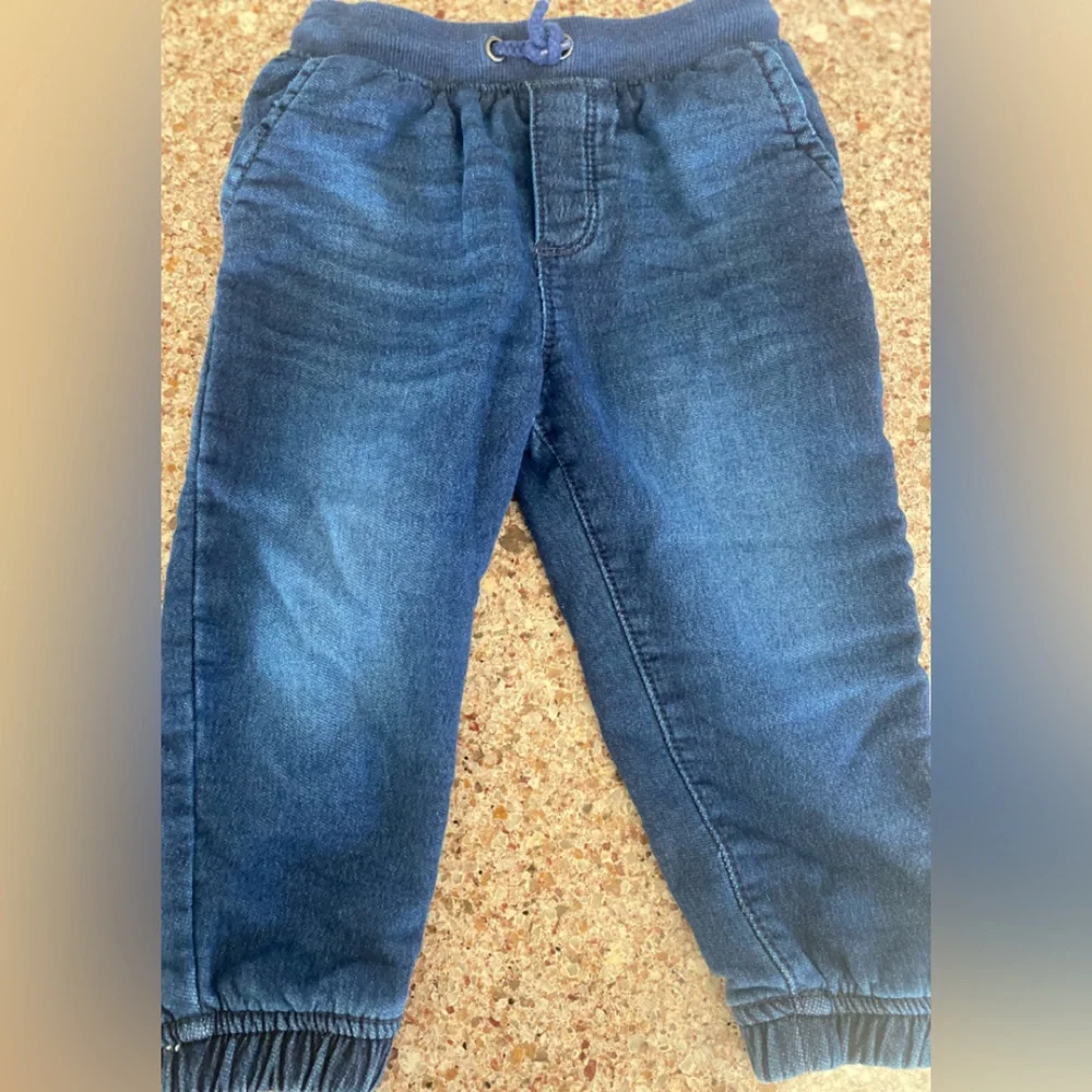 Bundle of Osh Kosh  & Carter’s Bodysuit,Jeans & Overalls Size 24M